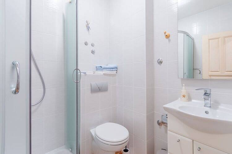 Geheel appartement, Apartments Villa Kameja - One Bedroom Apartment with Balcony and Nature Reserve View (Zeleni) in Okrug Donji, Čiovo