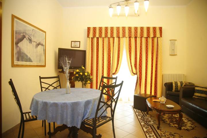Camera 'Bandb Cindy - Camera Rosa' con Terrazza privata, Wi-Fi e aria condizionata in Cascina, Riviera Toscana