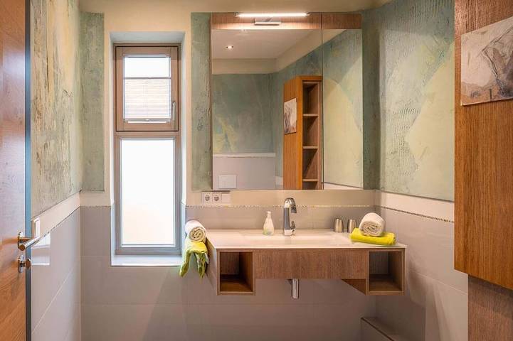 Ganze Wohnung, Alpa-art, 90 qm Erdgeschoss, 2 separate Schlafzimmer, 2 Bäder in Bad Endorf, Chiemsee