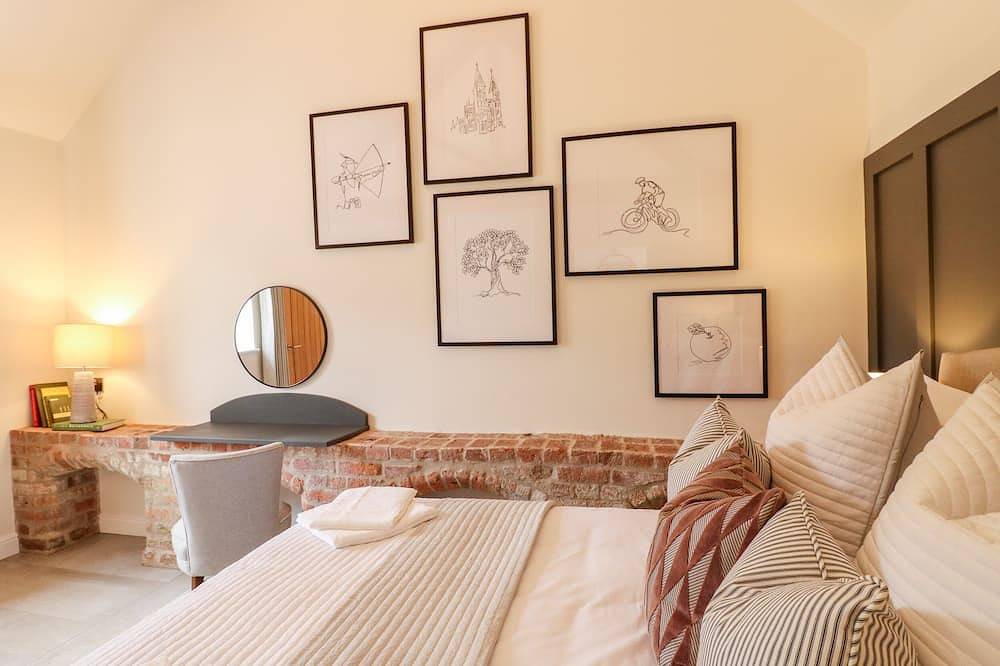 Carver'S Rest, romantic, character holiday cottage in Southwell in Nottinghamshire
