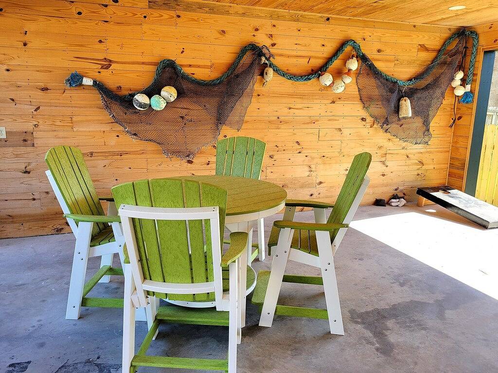 Sunshine Shack - 2 bedroom, In-Town, Dog Friendly, Near the Beach! in Port Aransas, Mustang Island