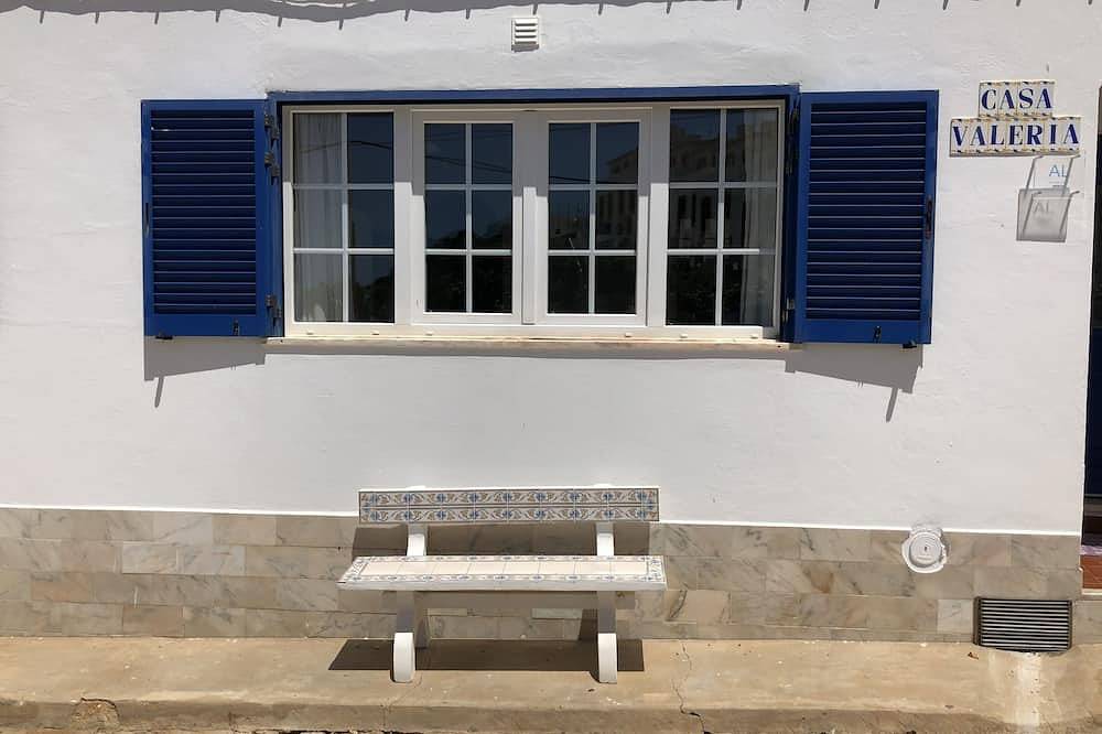 Appartamento intero, Casa Valeria is located directly by the sea - first floor in Praia do Burgau, Parque Natural do Sudoeste Alentejano e Costa Vicentina