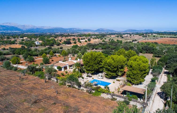 Luxuriöses Apartment mit Pool, AC & Grill | Nähe Stadtzentrum | Kostenloses WiFi in Llubí, Mallorca Inselmitte