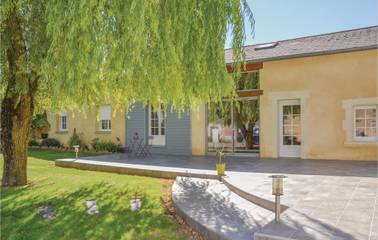Gîte pour 6 personnes, avec terrasse ainsi que jardin et piscine à Montreuil-Bellay