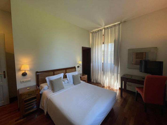 Hotel para 2 personas, con Balcón y Terraza además de Jardín y Vistas en Ribadedeva - 2