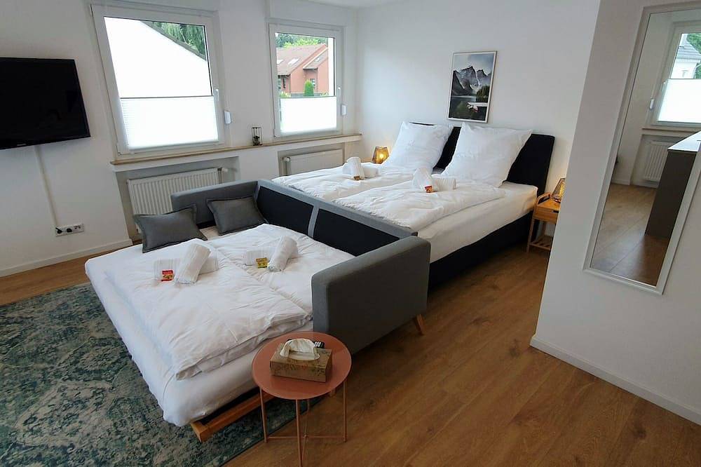 Appartamento intero, City-chalet-quiet-newly renovated-kitchen-bathroom with daylight- free parking in Weitmar, Bochum