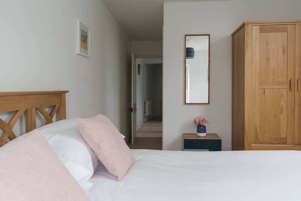Rotterdam House - historic House in Chapel Street with sea views, dog friendly in Penzance, Cornwall