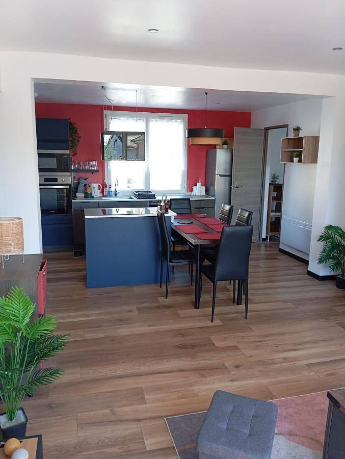 Appartement entier, T3, 2 chambres avec parking privé in Aurillac, Région d'Aurillac