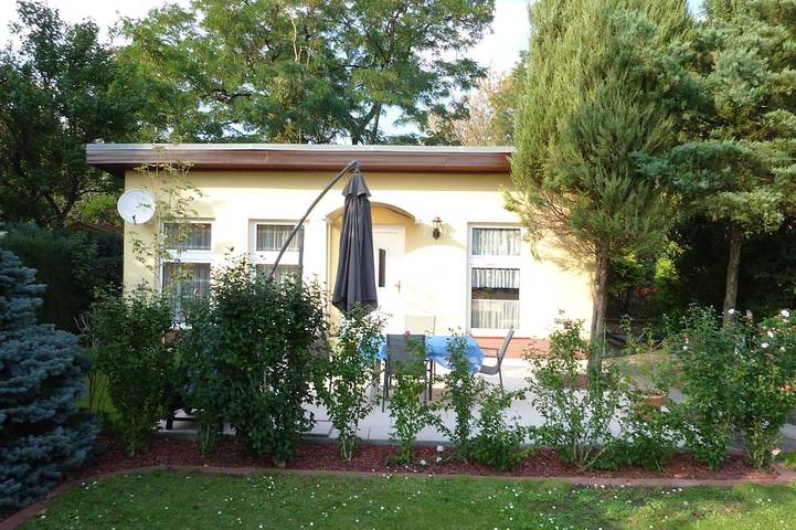 Bungalow für 4 Personen, mit Terrasse und Garten