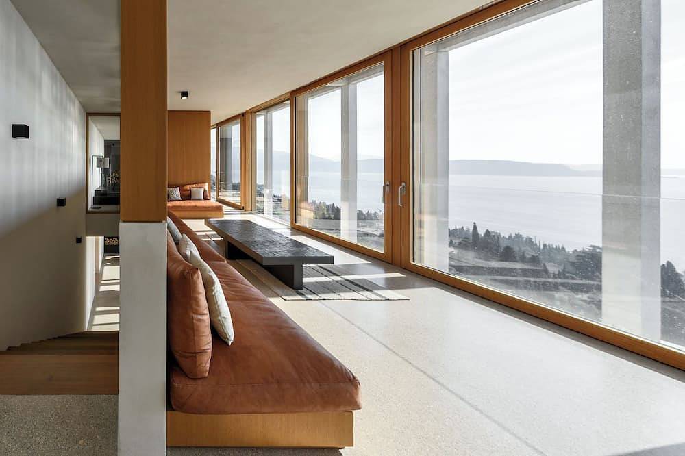 Luxury Villa with infinity pool and lake view from architect David Chipperfield in Gardone Riviera, Montagnes autour du lac de Garde