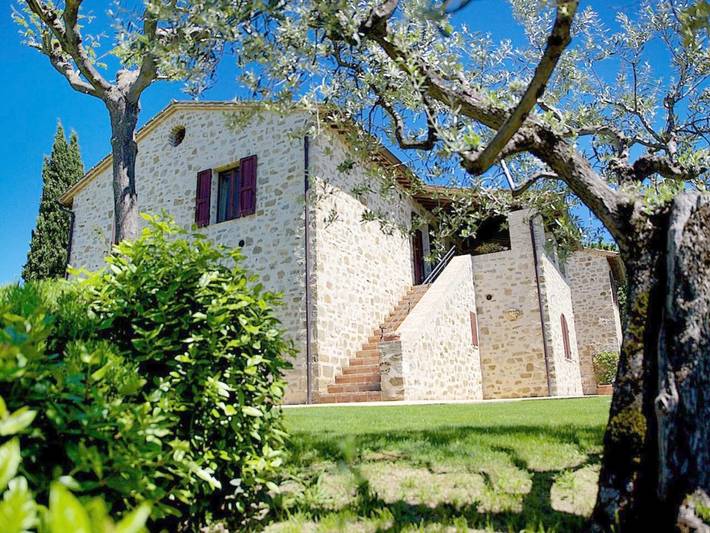 Agriturismo per 5 persone, con giardino e piscina nonché panorama, con animali domestici ad Assisi