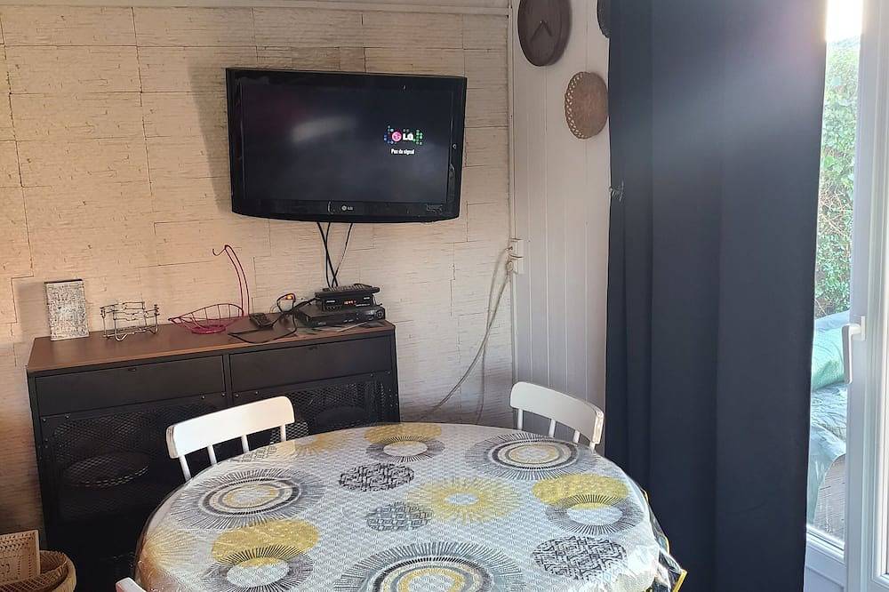 Chalet 50 m from the beach on one of the Normandy landing sites in Asnelles, Côte de Nacre