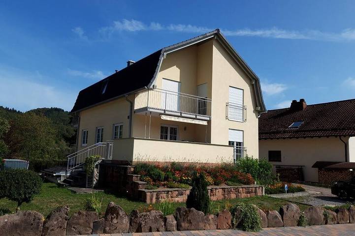 Ferienwohnung für 3 Personen, mit Terrasse und Garten
