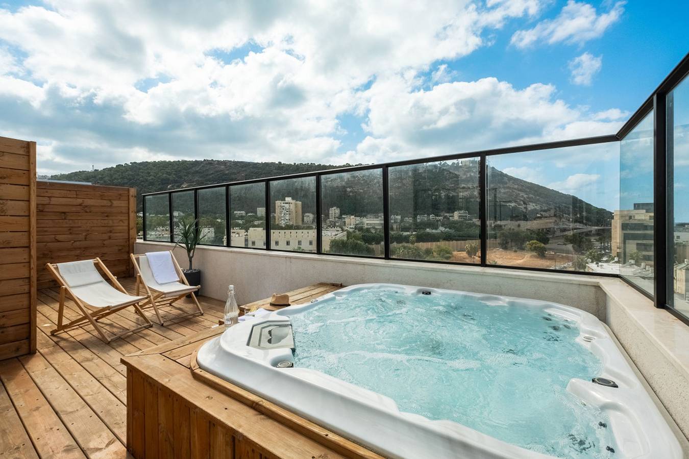 Entire apartment, Pool & Jacuzzi Seaview Penthouse in Haifa, Haifa District