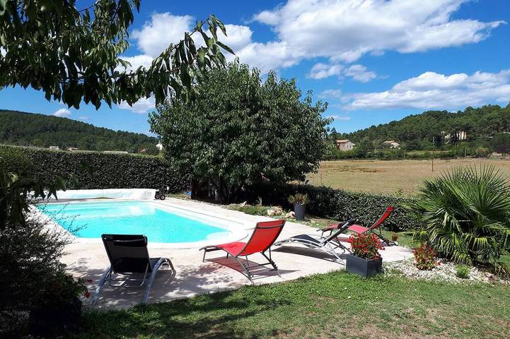 Gîte pour 6 personnes, avec jardin à Laval-Pradel