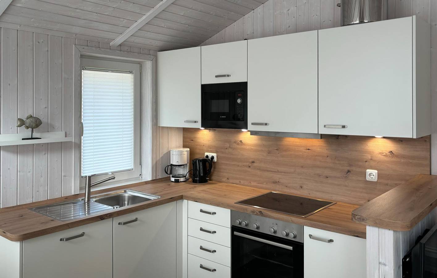 Rückzugsort am Strand: WiFi, Parkplatz, Terrasse & Küche in Priwall, Lübeck