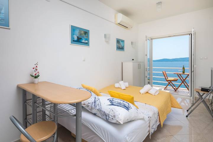 House Karlo in Pisak, Omis-Riviera