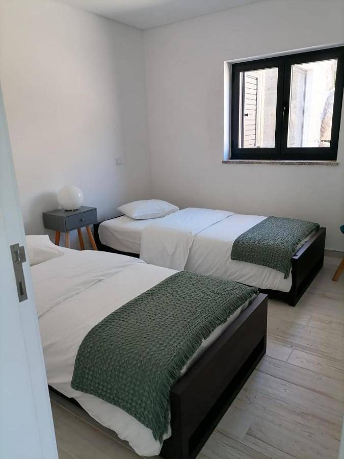 Location de vacances pour 5 personnes, avec vue ainsi que piscine et jardin dans Campo Do Gerez - 4