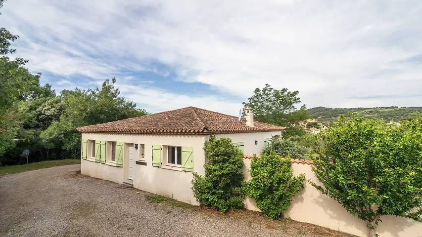 Location de vacances pour 7 personnes, avec Jacuzzi et Terrasse ainsi que Jardin et Piscine à Félines-Minervois