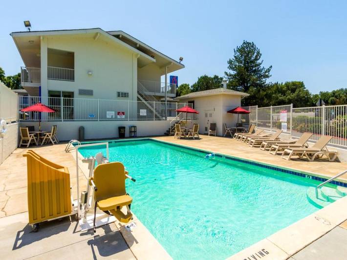 Ganze Wohnung, 1 Queensize-Bett | Kühlschrank in Redding, Shasta County
