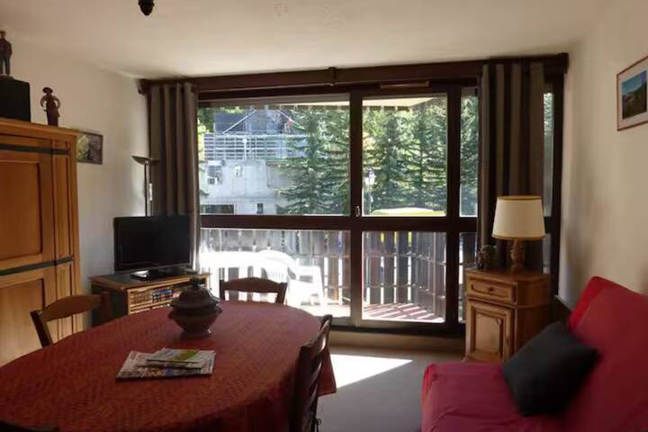 Gîte pour 4 personnes, avec balcon, adapté aux familles à Enchastrayes