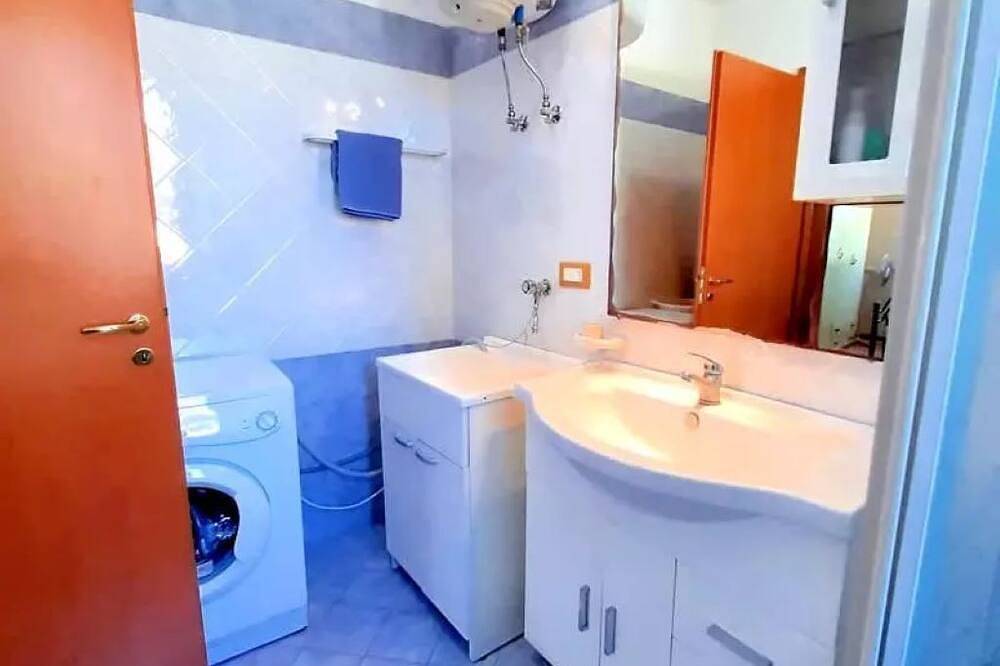 Detached villa with sea view in Torre Pali, Salve