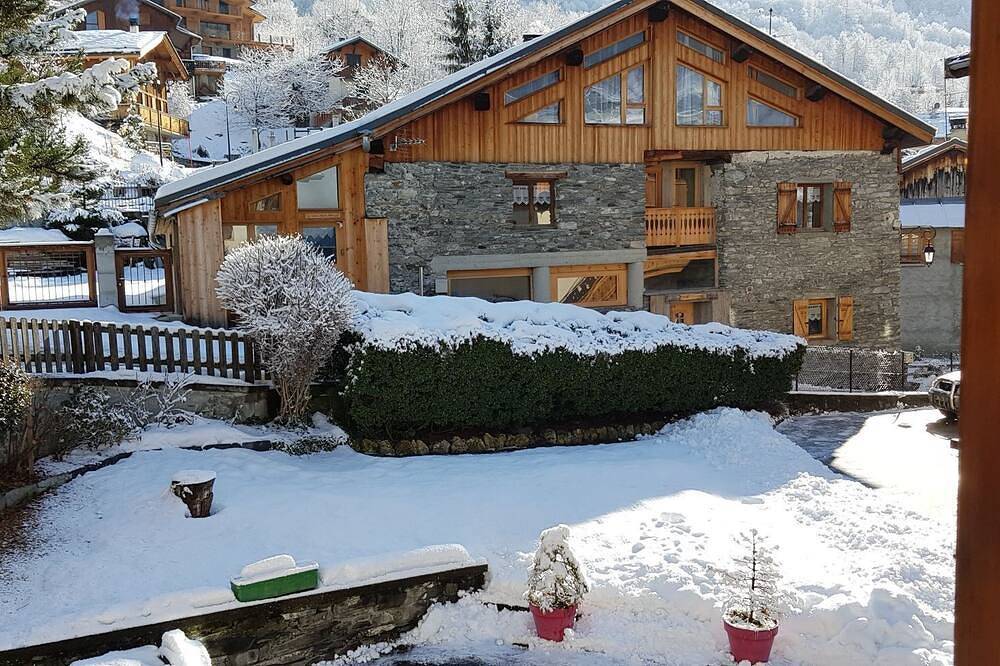 Appartement entier, Appartement 3 étoiles, 9 couchages,  dans chalet authentique savoyard in Sainte-Foy-Tarentaise, Région d'Albertville