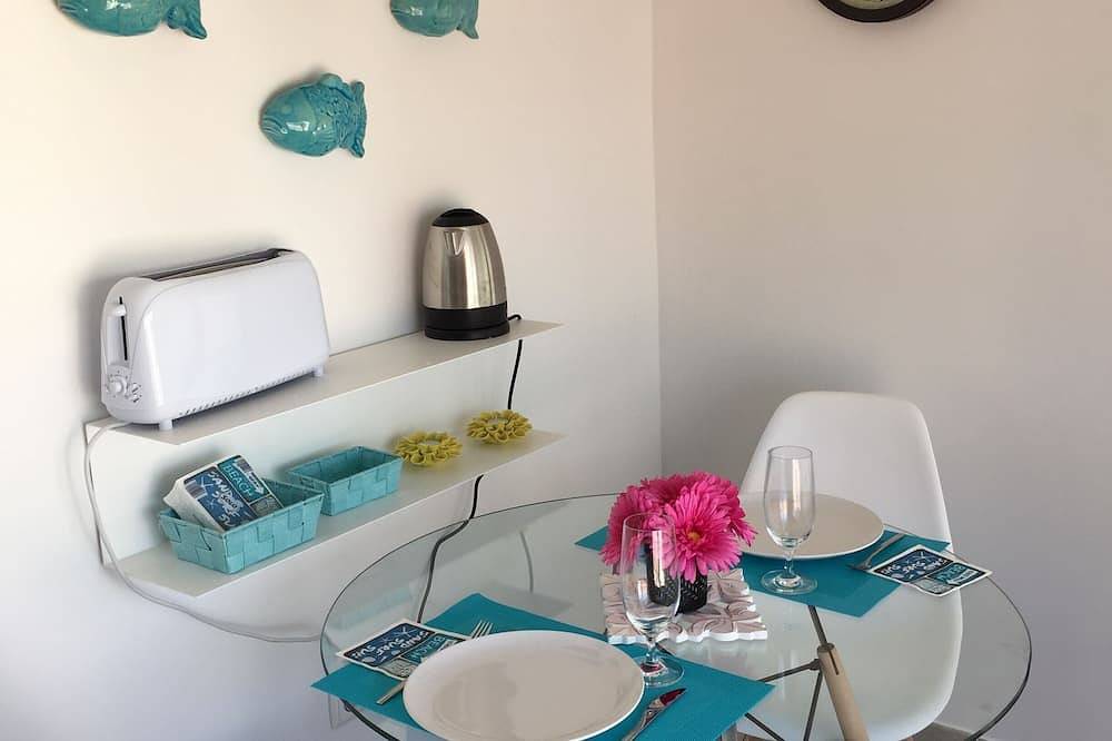 Ganze Wohnung, Remodeled Apt. in Pedras d'El Rei overlooking the Atlantic Ocean and Ria Formosa in Pedras d'El Rei, Santa Luzia