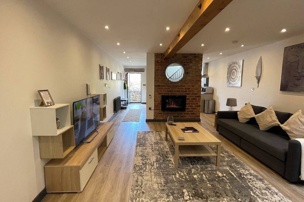 Chapel row 2 luxury cottage in the peaks in Wirksworth, Derbyshire