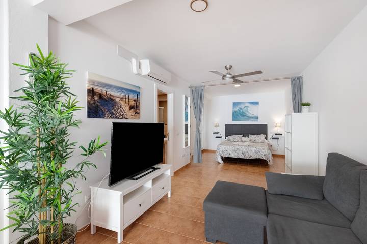Ganzes Studio, Ferienstudio 'Vv Timón' mit Bergblick, Wlan und Klimaanlage in Puerto de Mogan, Mogán