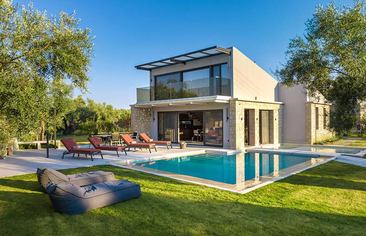 Villa pour 8 personnes, avec piscine et terrasse ainsi que jardin et sauna dans Ligia