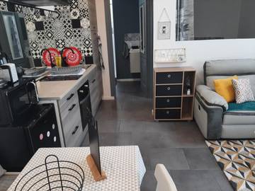 Gîte pour 4 personnes, avec piscine et jardin, adapté aux familles à Beychac-et-Caillau