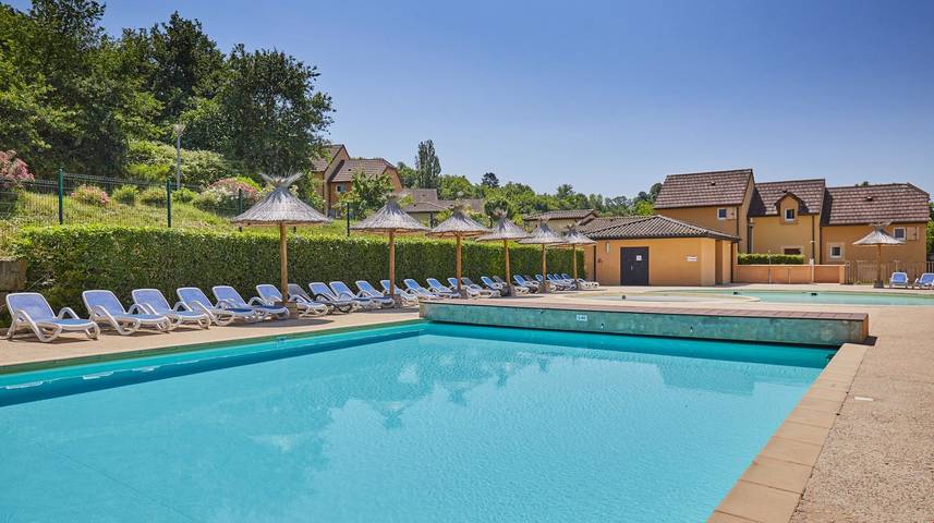 Location de vacances pour 4 personnes, avec Balcon ainsi que Piscine et Sauna à Sarlat-la-Canéda