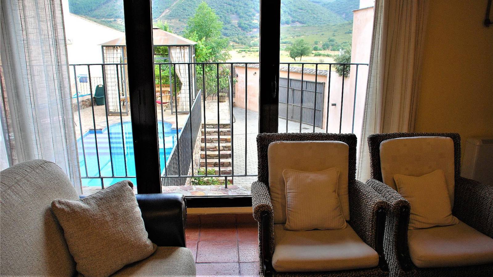 4-Schlafzimmer-Haus mit Schwimmbad in Navas de Estena, Ciudad Real Province