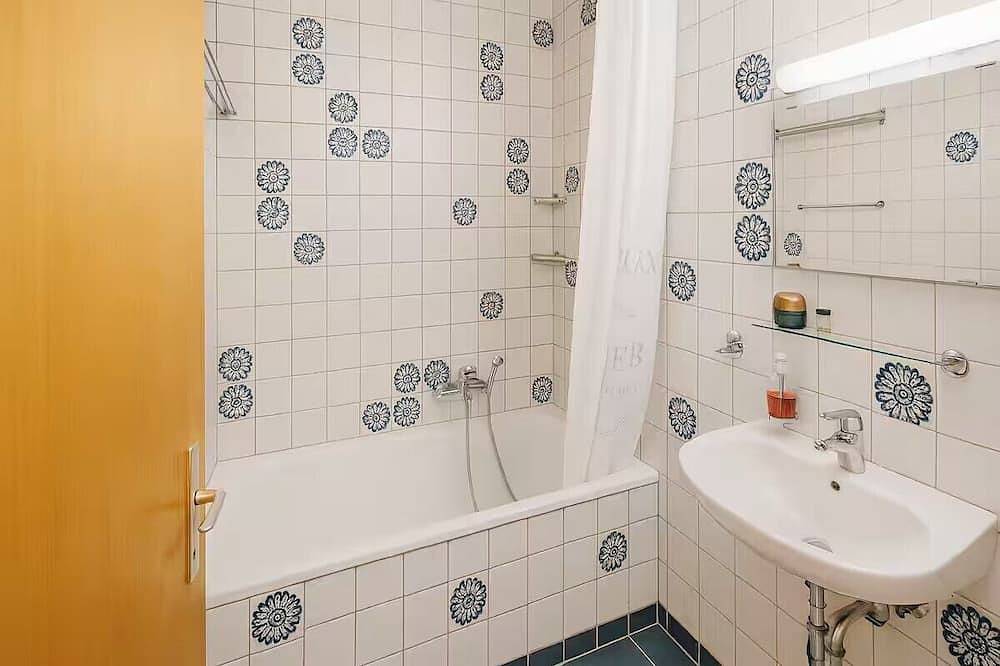 Geheel appartement, 4-bedroom apartment in downtown Montreux, lake view in Clarens (Genève), Montreux