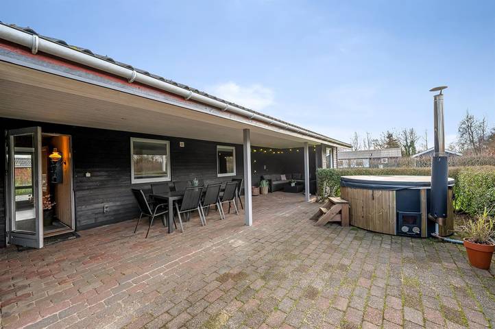 Ferienhaus für 6 Personen, mit Whirlpool und Terrasse sowie Garten, mit Haustier - 1