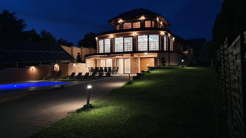 Villa für 14 Personen, mit Sauna und Garten sowie Pool und Ausblick am Balaton - 2