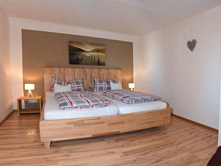 Ferienwohnung für 4 Personen, mit Garten und Pool sowie Balkon und Sauna in Ofterschwang