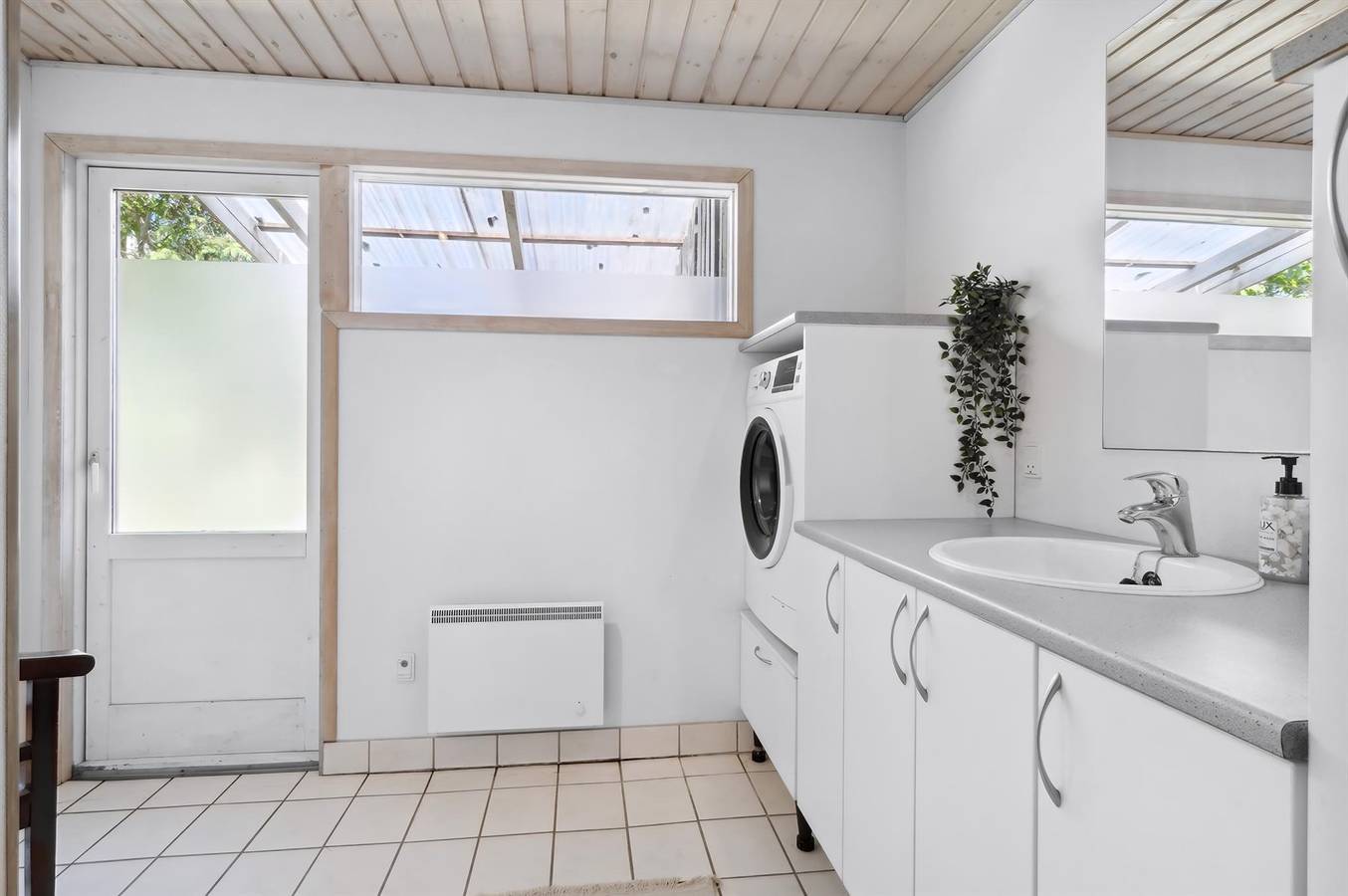 Pet friendly home in Hals with Wifi in Hou, Aalborg Kommune