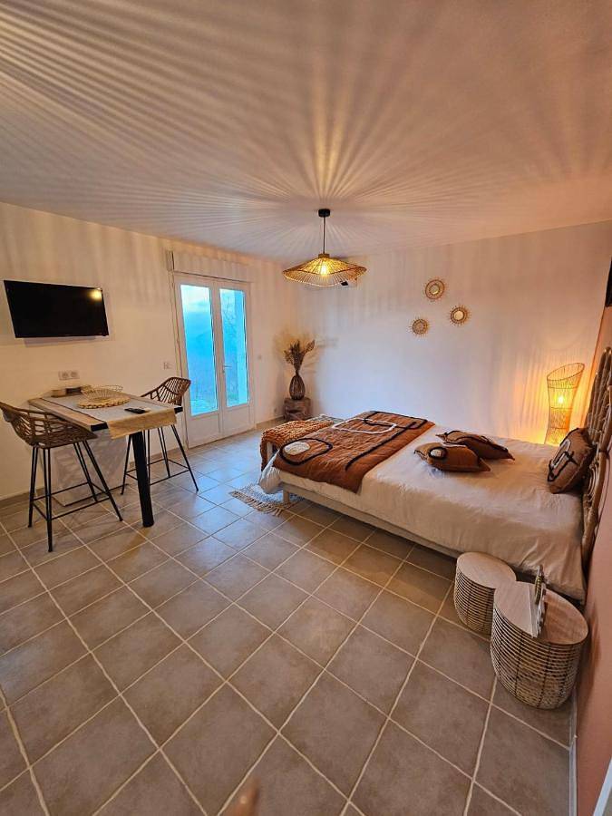 Gîte pour 2 personnes, avec terrasse et vue à Venaco - 3