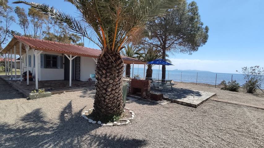 Hütte für 4 Personen, mit Meerblick und Terrasse sowie Garten und Seeblick in Griechenland
