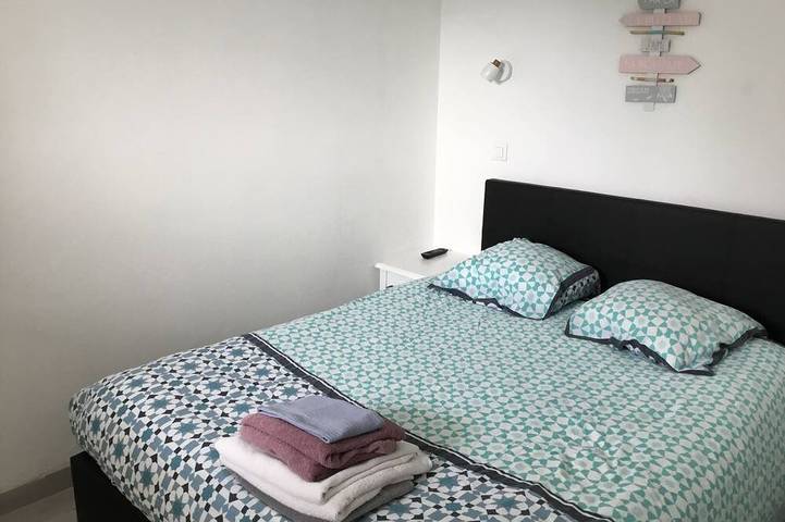 Gîte pour 2 personnes, avec jardin ainsi que piscine et balcon dans Plage des Sables Blancs (Douarnenez) - 2