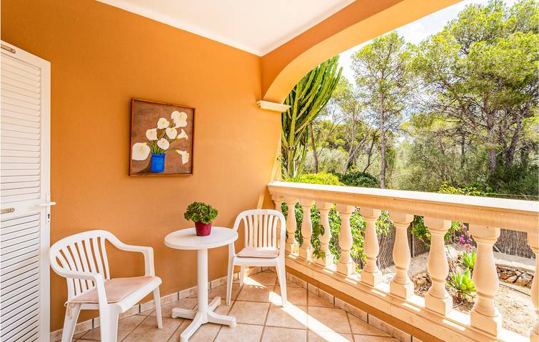 Apartamento con terraza, piscina y barbacoa cerca de la playa in Portopetro, Santanyí