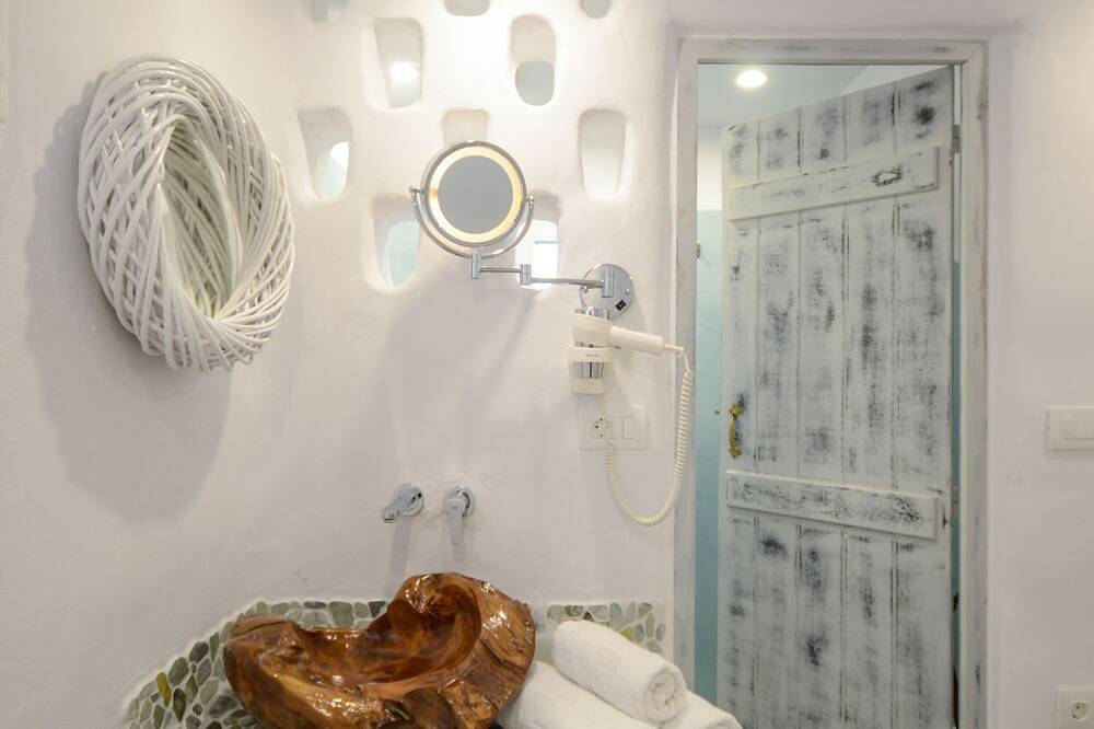 Grand Sea View Signature Suite with Jacuzzi in Cyclades