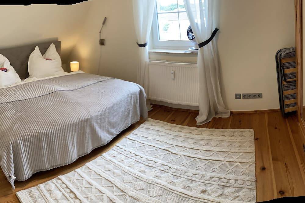 Ganze Wohnung, Romantische Ferienwohnung mit Blick auf den Densowsee in Densow, Templin