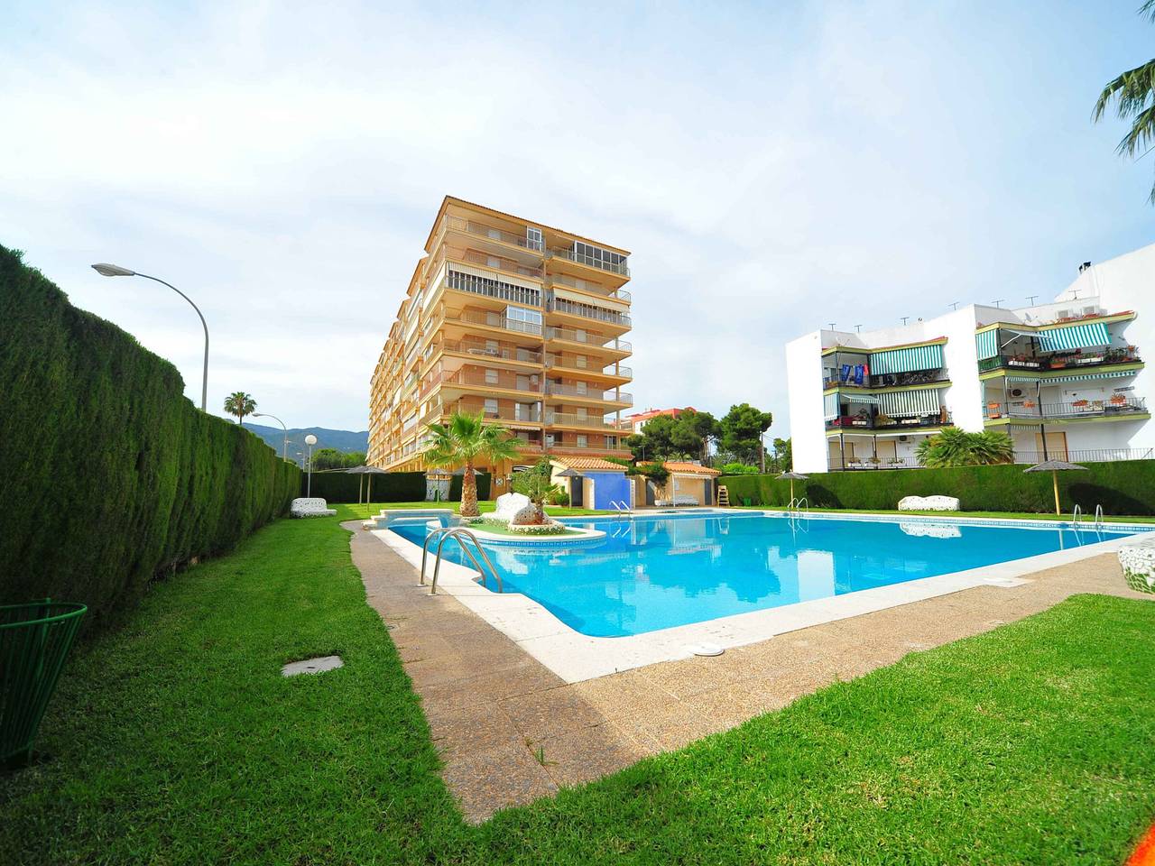 Entire apartment, Family apartment in Benicàssim with pool and terrace in Benicassim, Costa del Azahar
