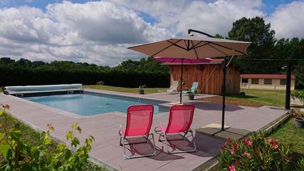 Maison de campagne pour 4 personnes, avec terrasse et piscine ainsi que sauna et jardin à Saint-Félix-de-Reillac-et-Mortemart