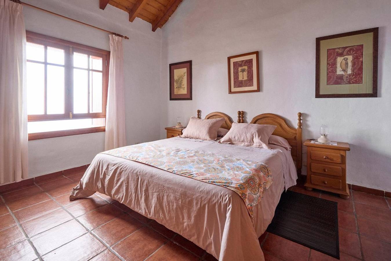 Appartement entier, Appartement 'El Ciruelo' avec vue sur la mer, terrasse partagée et Wi-Fi in El Mocanal, Valverde