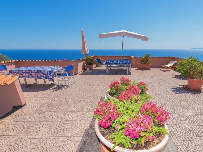 Ferienwohnung für 6 Personen, mit Terrasse und Garten sowie Pool in Finale Ligure - 2
