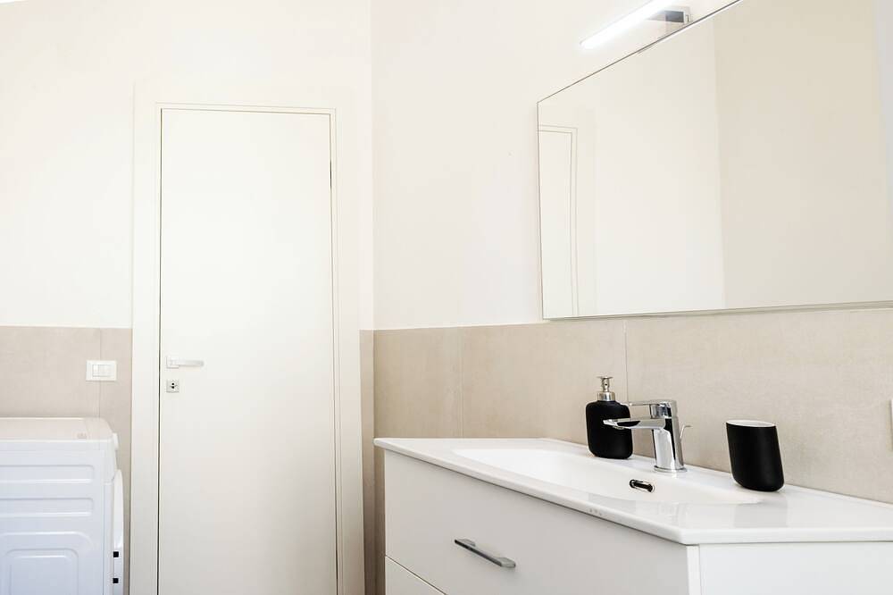 Appartamento intero, Dimora Aniene - Due Camere da Letto Appartamento, Ospiti Massimo 4 in Roma, Provincia di Roma